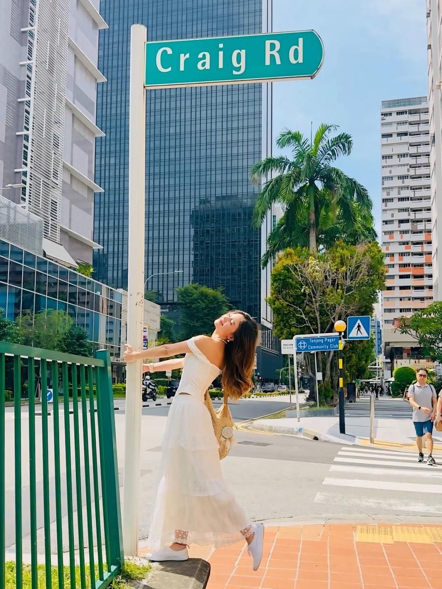 8 Potret Bella Graceva Berjalan-Jalan di Chinatown Singapura 2 AA1Rst3E