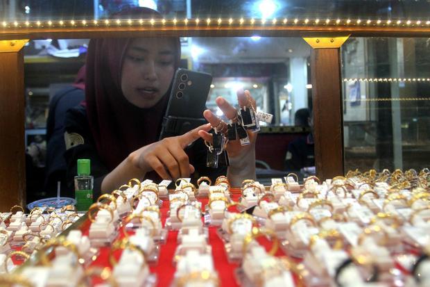 Harga emas melonjak 70%, industri perhiasan kurangi kadar emas