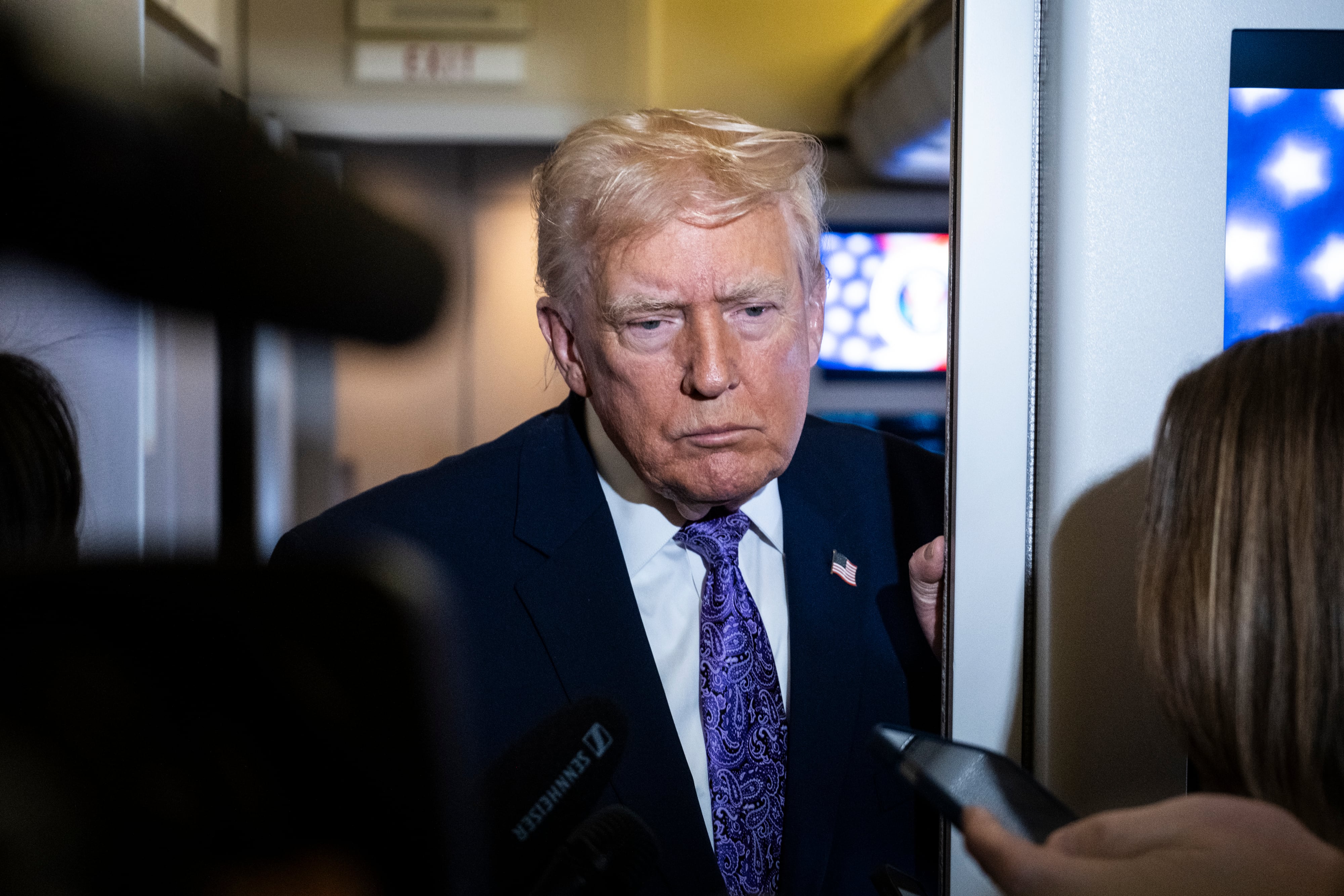 White House Insiders Reveal Secret Chaos Behind Trump’s Humiliating