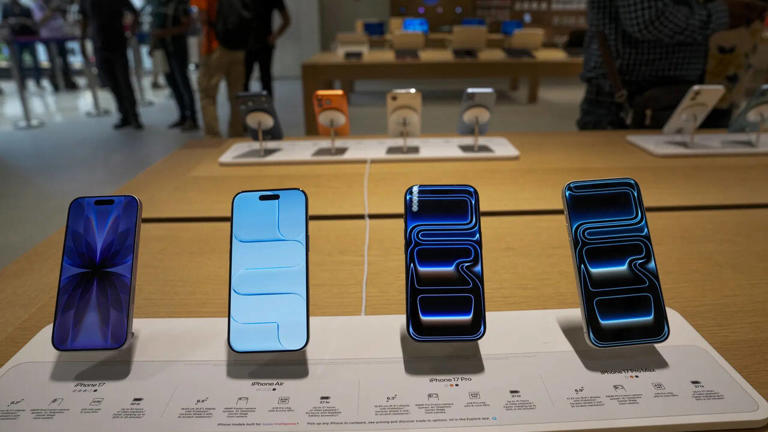 Indian Govt Orders Mandatory Pre-Installed Cyber Safety App On All New Phones, Users Won't