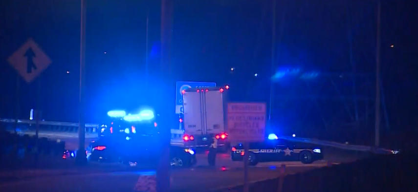At least one injured after crash along I-75 overnight Monday