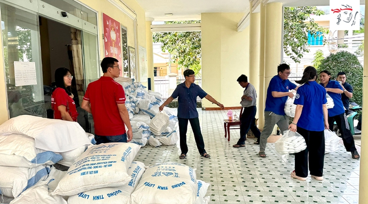 Prudential hỗ trợ học sinh và nhiều gia đình khó khăn bị ảnh hưởng bão lũ tại miền Trung và miền Bắc