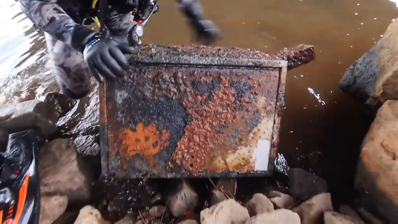 How a Stolen Safe Ended Up at the Bottom of the River - Jewelry Still ...