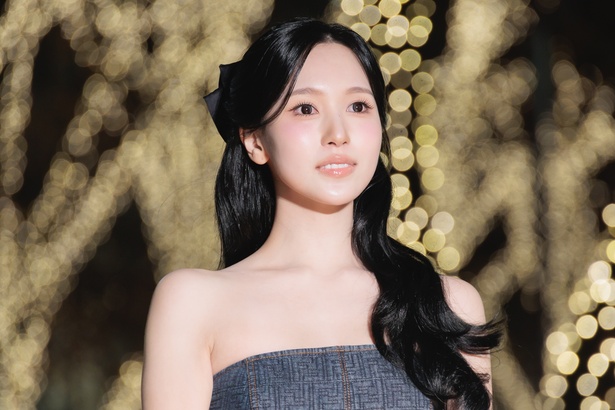 TWICE・MINA、ショート丈ドレスで表参道に降臨 自身の一年を表す漢字は