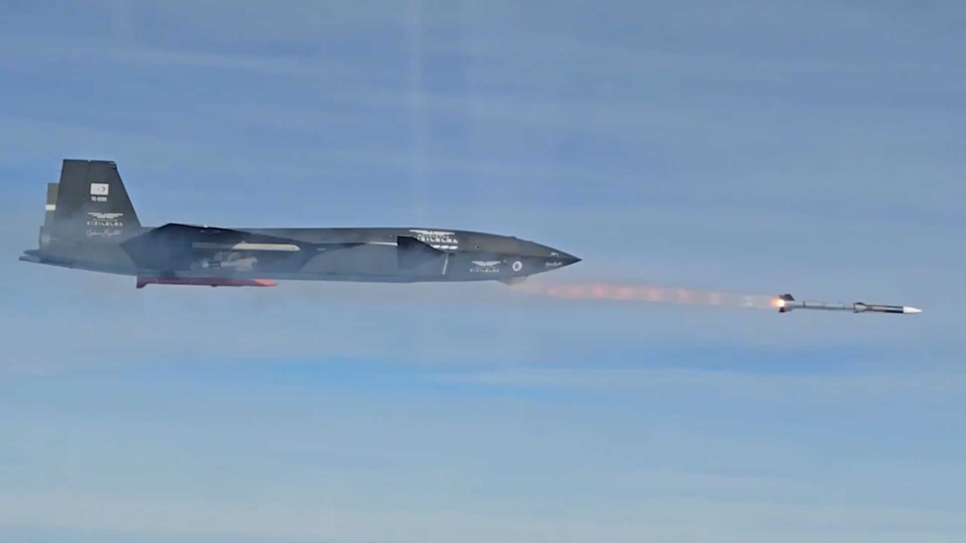 Video: Turkey’s combat drone achieves world’s first beyond-visual-range ...