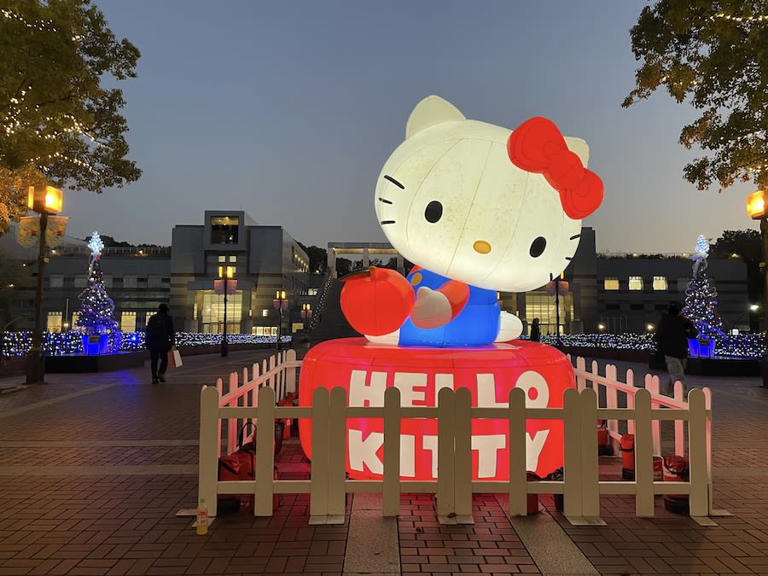 ハローキティイルミネーション 入手困難レトロ 多摩】キティちゃんも光る♪多摩センターのイルミネーション