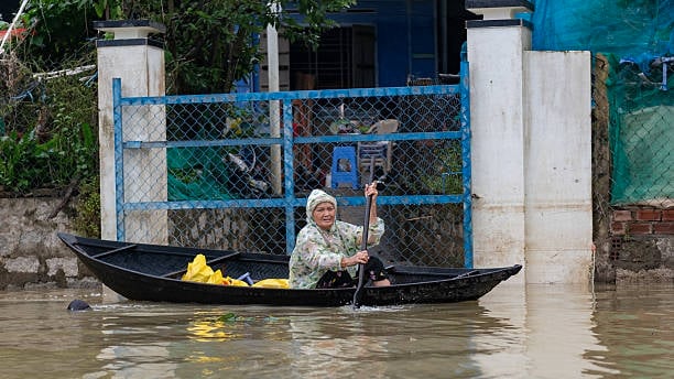 Sri Lanka & Indonesia Deploy Military As Flood Death Toll Exceeds 1,000