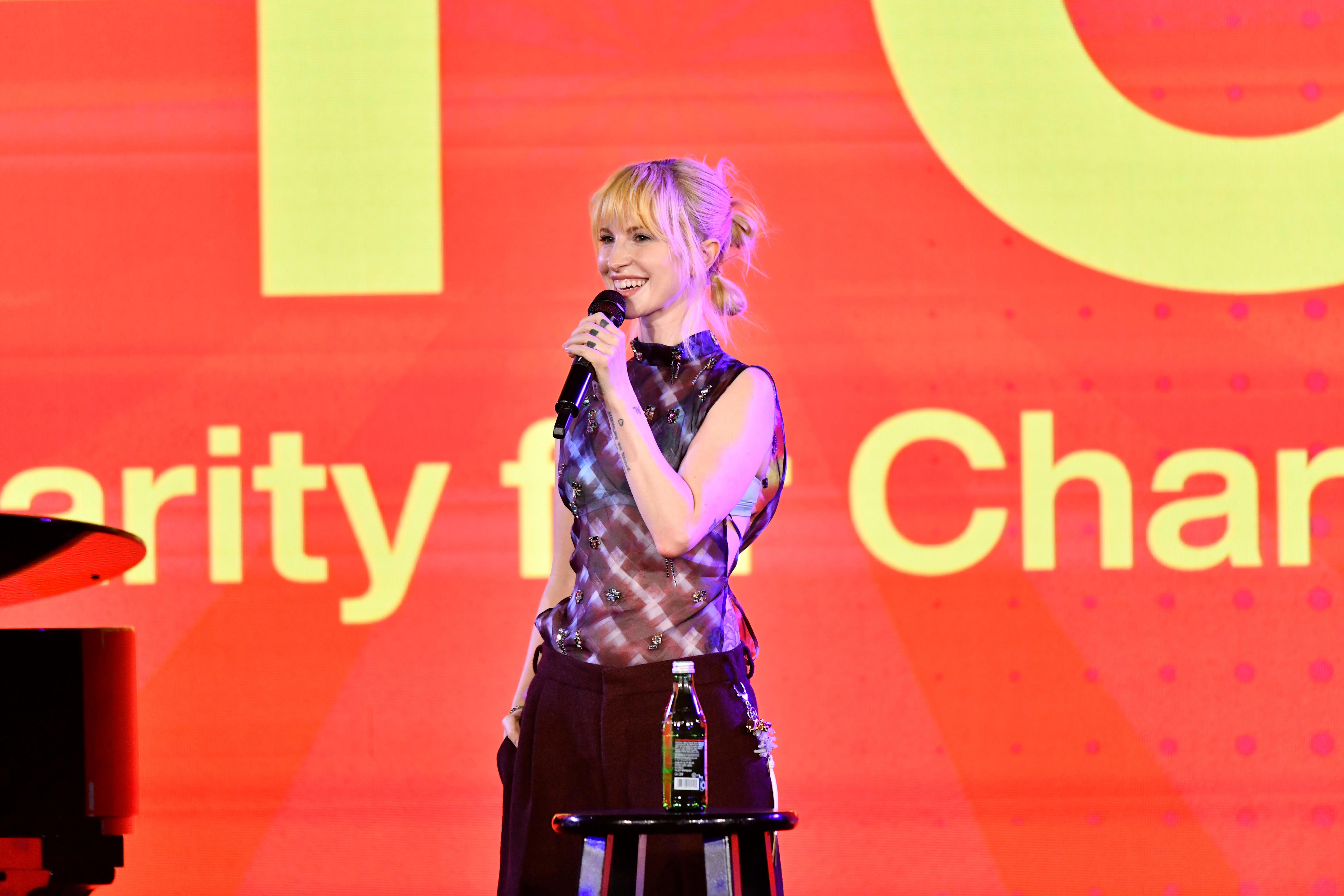 Hayley Williams pone límites a los fans «racistas» y «sexistas» en sus conciertos