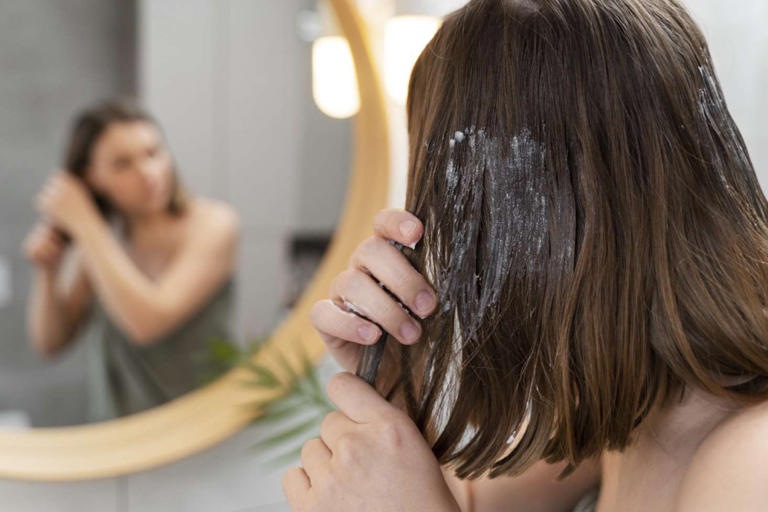 Tips Mengatasi Rambut Rontok tanpa Panik