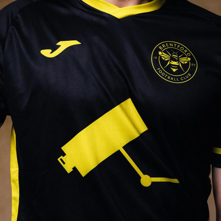 ブレントフォード、UKロックとのコラボユニフォームを発表！「Hard-Fi