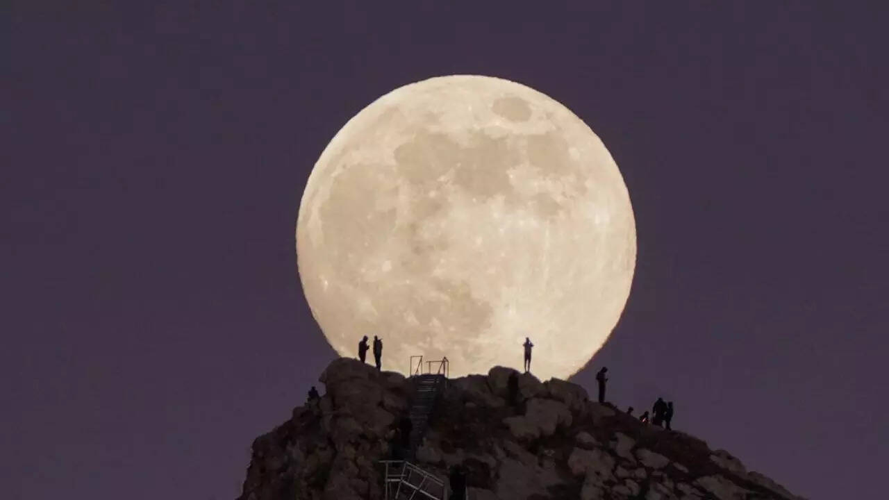 Full Moon December 2025: Final supermoon of the year to be visible ...