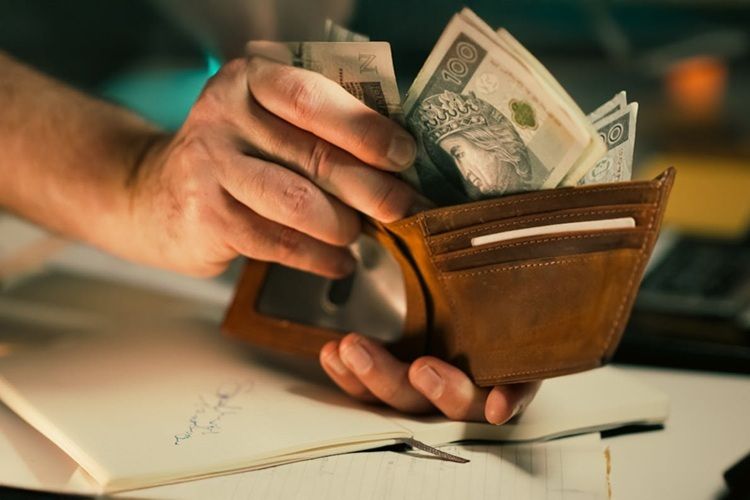 6 Shio Beruntung Dapat Uang di Desember 2025