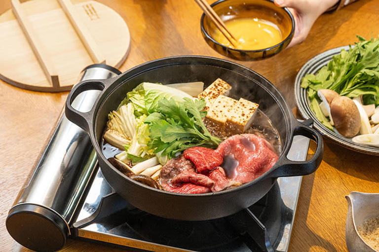 南部鉄器 鉄鍋 茅乃舎別誂え」新発売 IH対応、すき焼きにぴったり