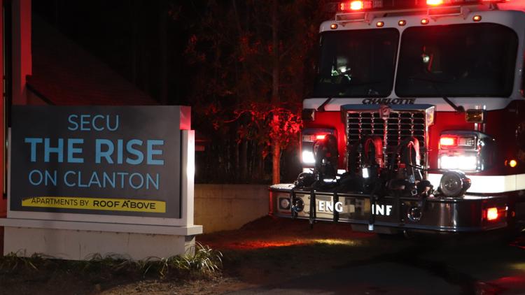 7 people injured in fire at southwest Charlotte apartment complex