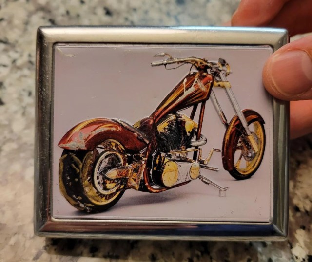 Shopper gobsmacked after opening the old cigarette case they found at a thrift store: 'Who knows how it ended up [here]'