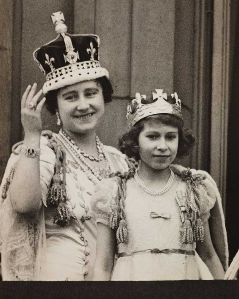 All About Queen Elizabeth’s Signature Pearl Necklace Stack, Worth Over ...
