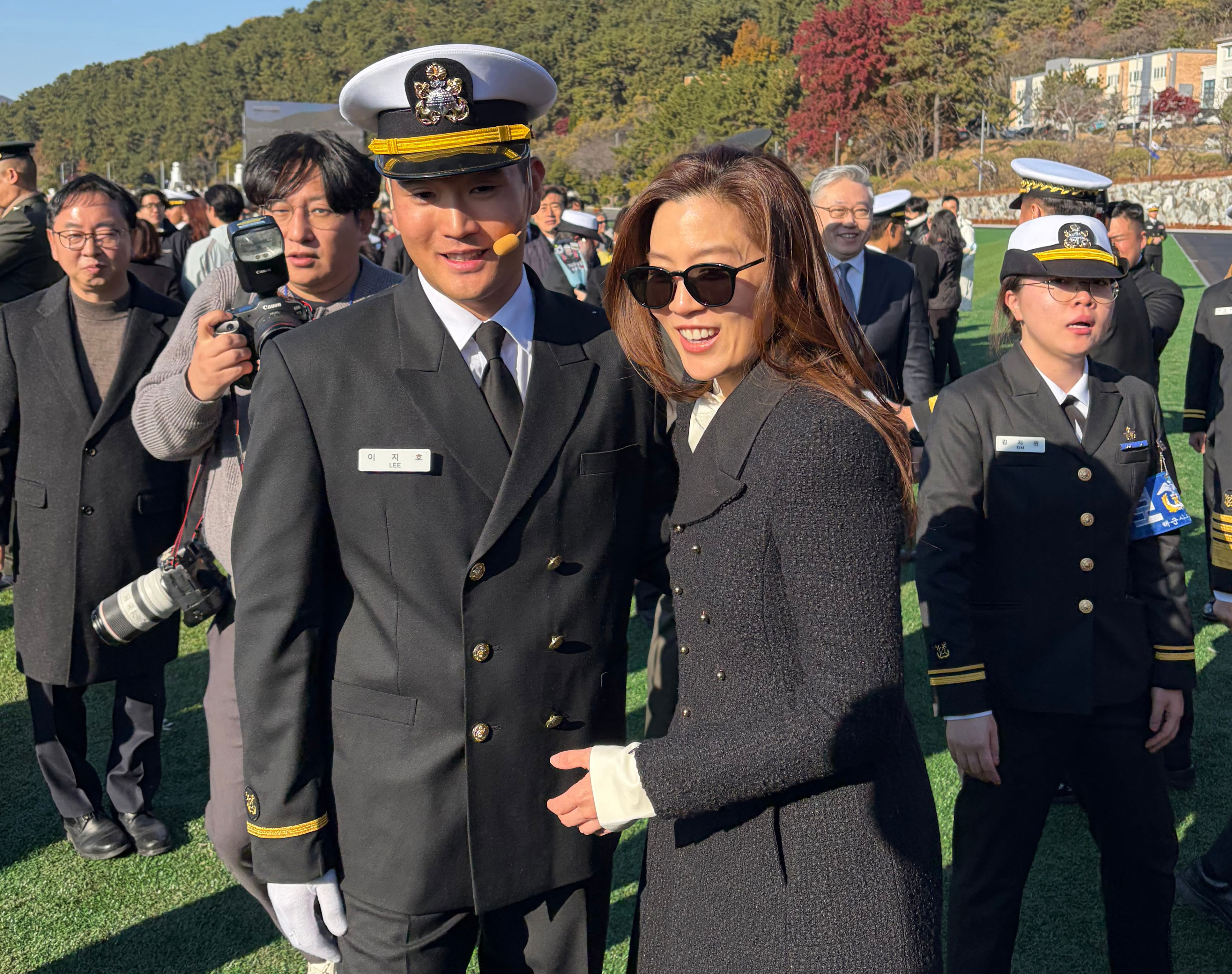 임세령, ‘아들 임관식 패션’ 화제… 선글라스 품절