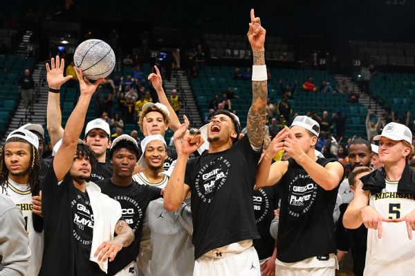 Michigan rises to No. 3 in AP Top 25 men's basketball poll