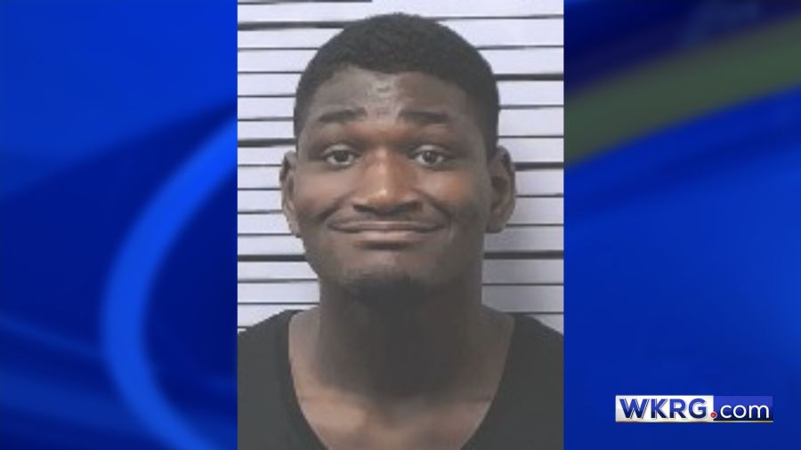 Man accused of robbery at Mobile Walmart