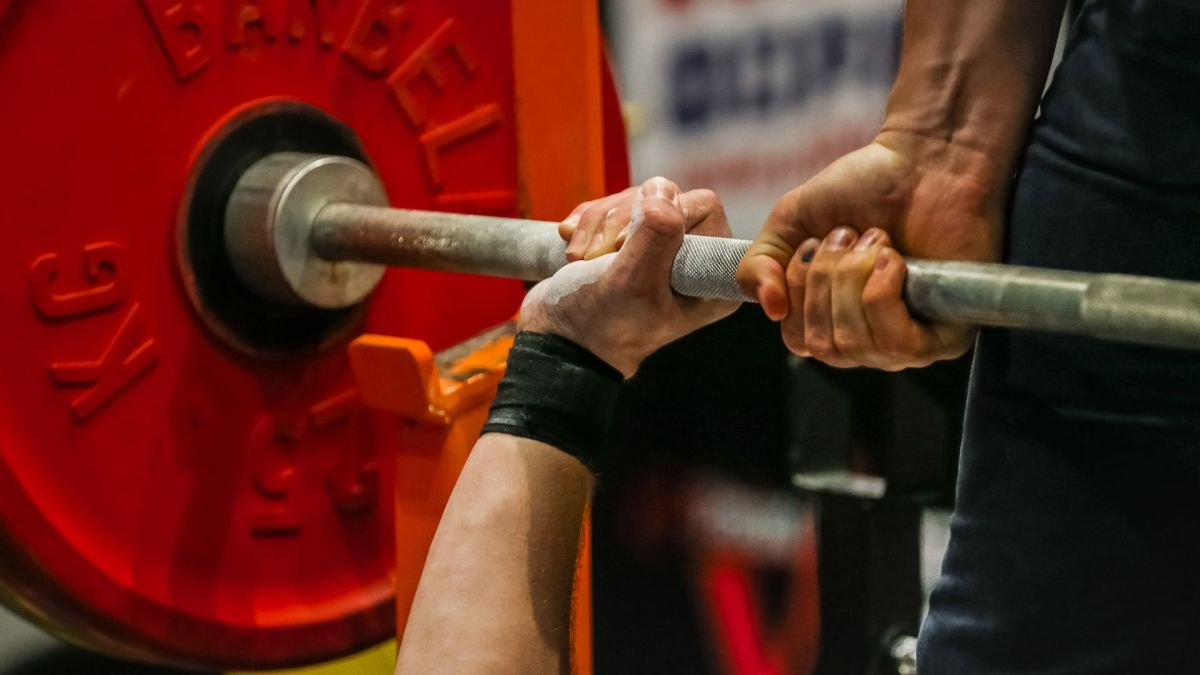 15-Year-Old Sets Impressive Bench Press Record at World Powerlifting ...