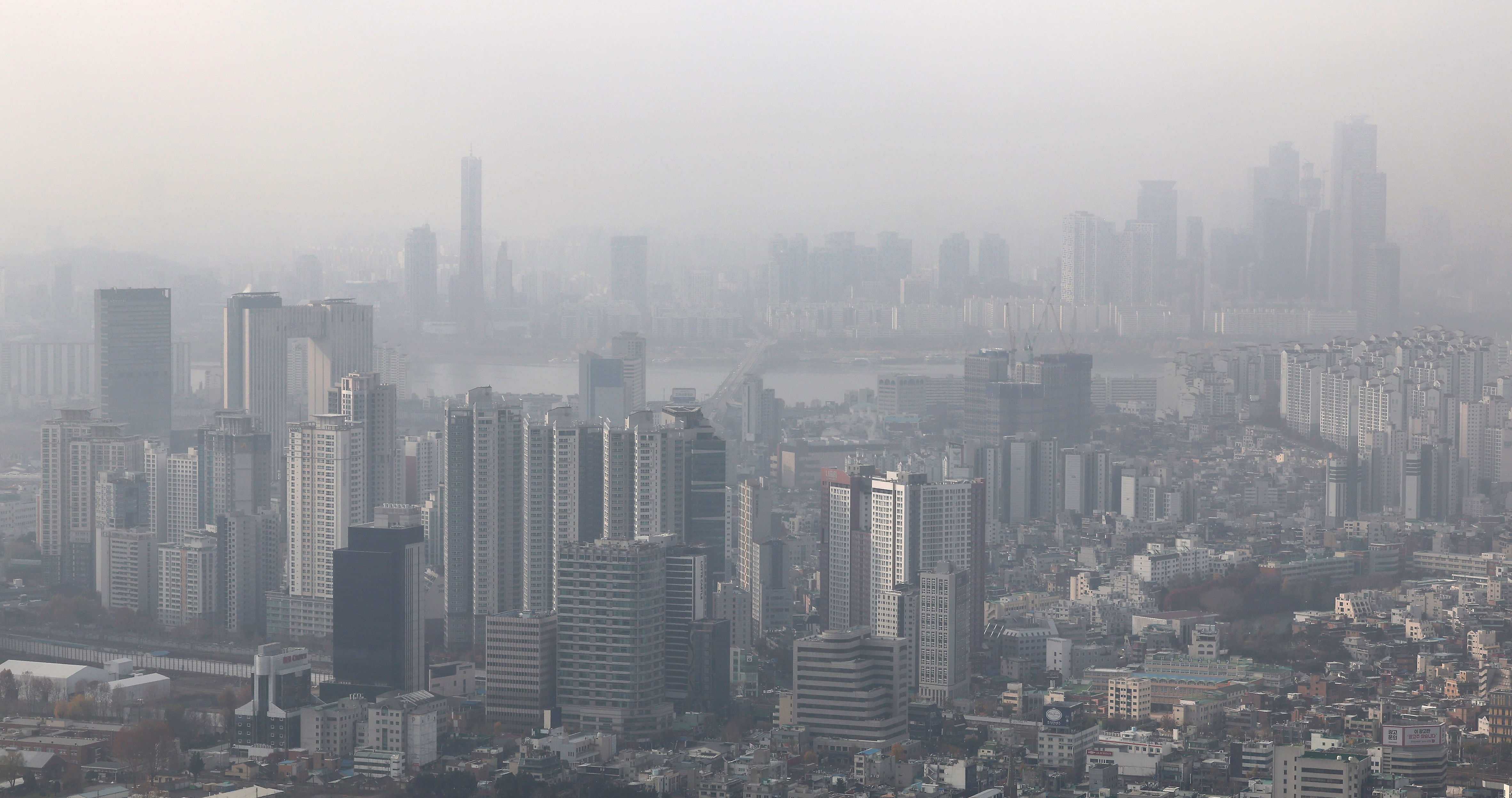 Seoul Medium-Sized Apartments Outprice Larger Counterparts by 200M Won