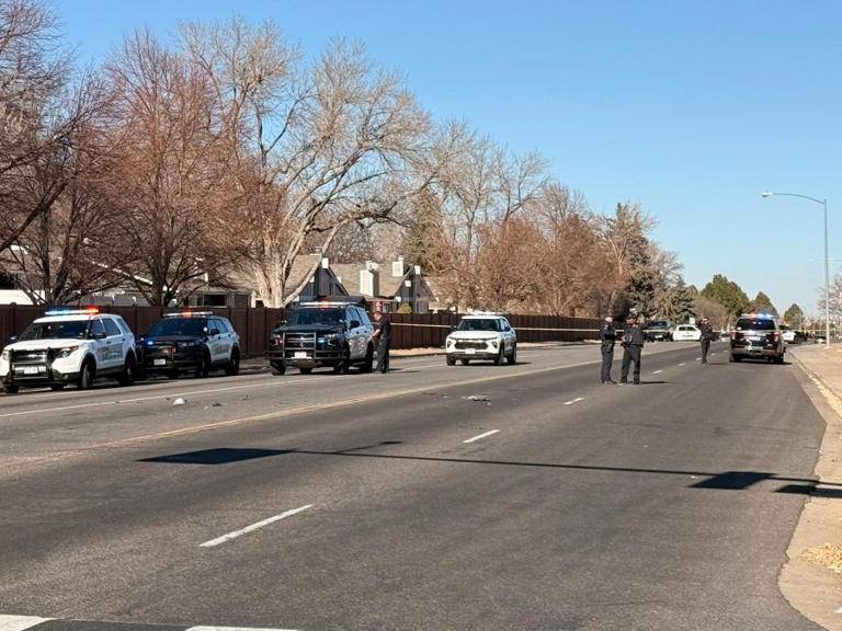 2 dead after stolen vehicle crashes during pursuit in Aurora: police