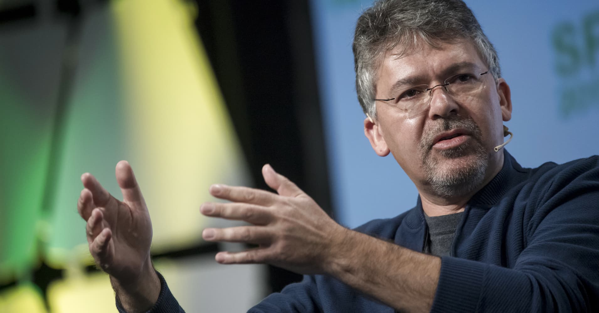 featured image for post Apples artificial intelligence chief is stepping down, company says