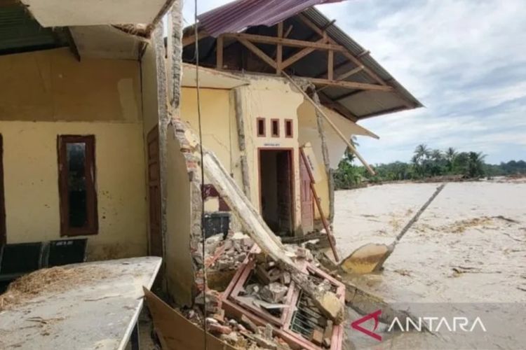 Ahli UGM: Banjir Sumatera Disebabkan Kerusakan Ekosistem Hutan Hulu DAS