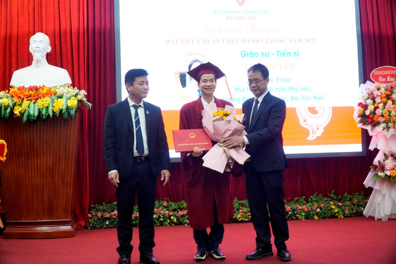 Đại học Huế có thêm 40 giáo sư, phó giáo sư