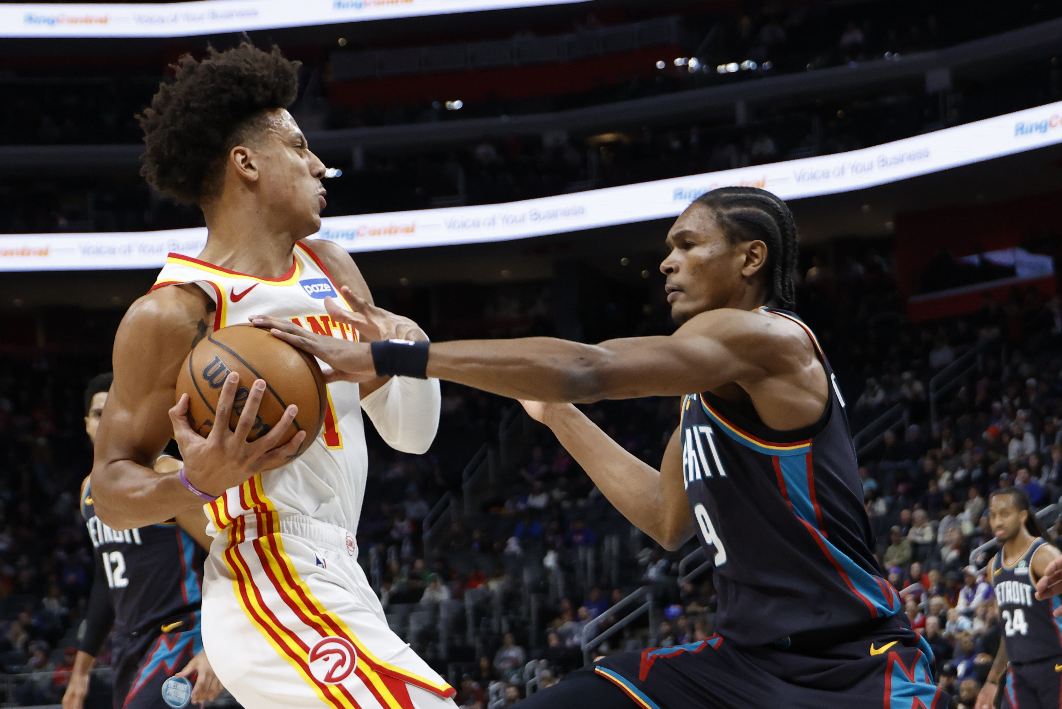 Slugfest ends with missed tip-in, Hawks fall to Pistons, 99-98