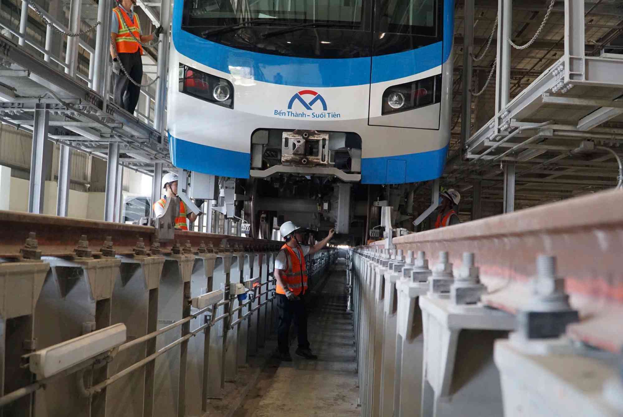 Hàng trăm cán bộ, công chức TPHCM được đào tạo thạc sĩ, tiến sĩ chuyên ngành metro
