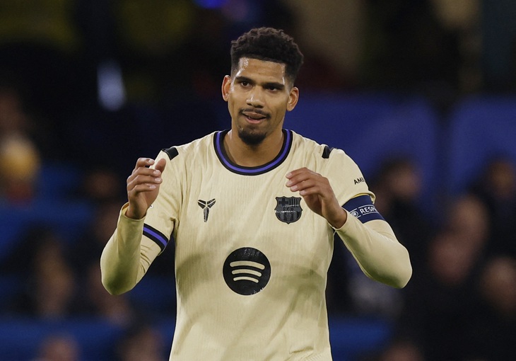 Trung vệ của Barcelona xin nghỉ không thời hạn để phục hồi tâm lý