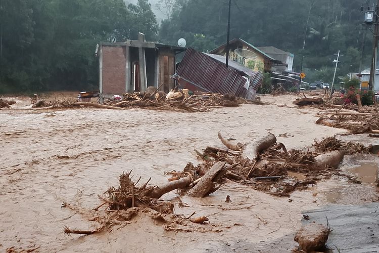 Warga Padati Kantor Bupati Aceh Tengah demi Internet: Mahasiswa Kerjakan Tugas dan Hubungi Keluarga