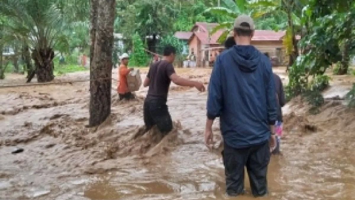 Aceh Terendam Banjir dan Longsor, Jalan dan Jembatan Rusak Parah
