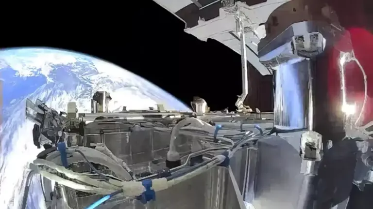 La extraña señal emitida por algunos satélites de Elon Musk que ...
