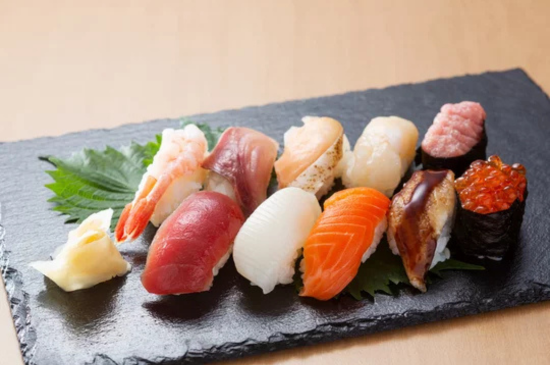 10 Macam Sushi Tradisional hingga Fusion, Termasuk Philadelphia Roll