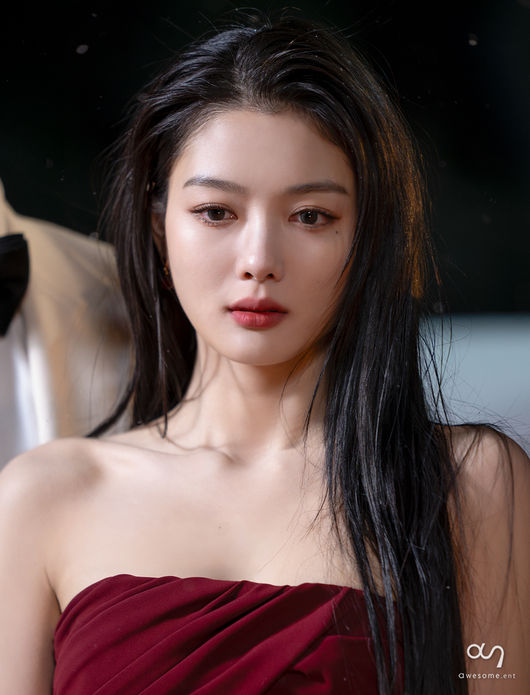 김유정이 연기한 백아진 캐릭터 포스터