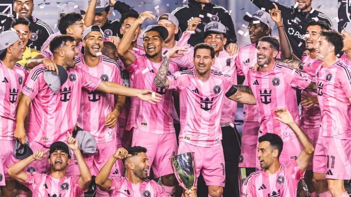 Messi Bawa Trofi ke-4, Ronaldo Belum Pernah Juara di Al Nassr