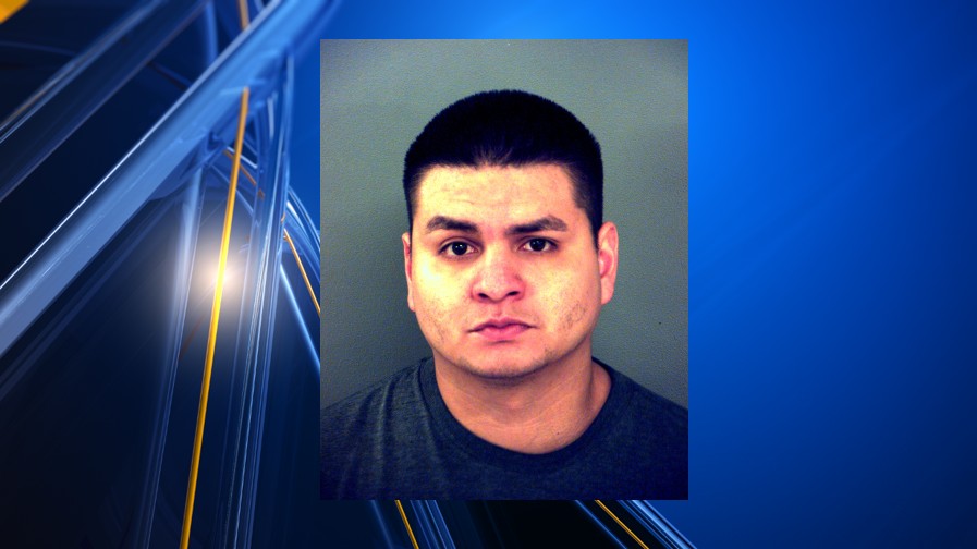 Man arrested after allegedly firing at Central El Paso bar