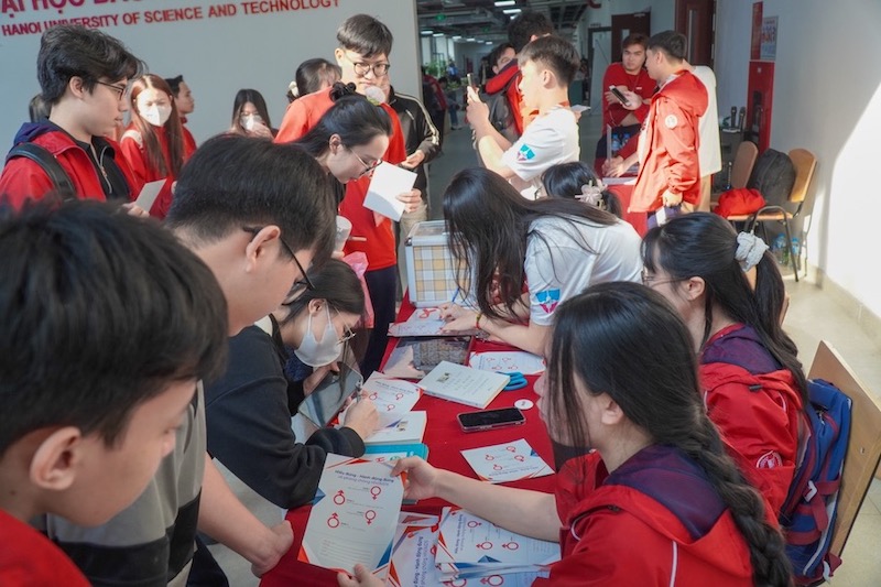 Gỡ bỏ hiểu lầm, nâng cao hiểu biết cho sinh viên về phòng chống HIV/AIDS