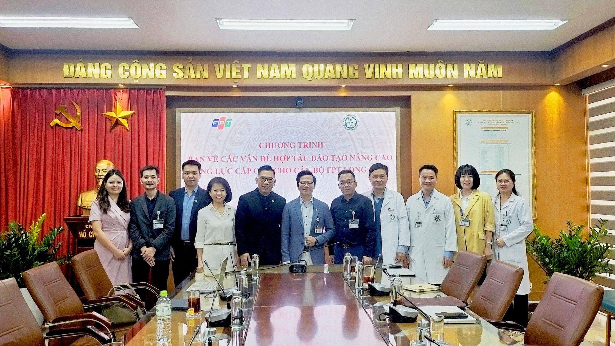 Bệnh viện Bạch Mai thúc đẩy hợp tác về đào tạo nâng cao năng lực cấp cứu cho cán bộ Long Châu