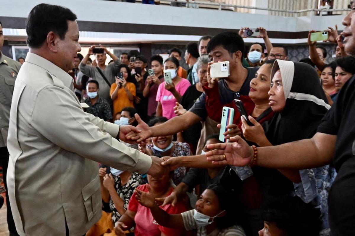 Pembangkit Semangat: Prabowo Pantau Banjir di Tiga Provinsi Sumatra