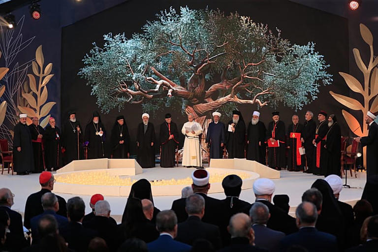 Pope Leo XIV urges unity and peace at interfaith gathering in Lebanon