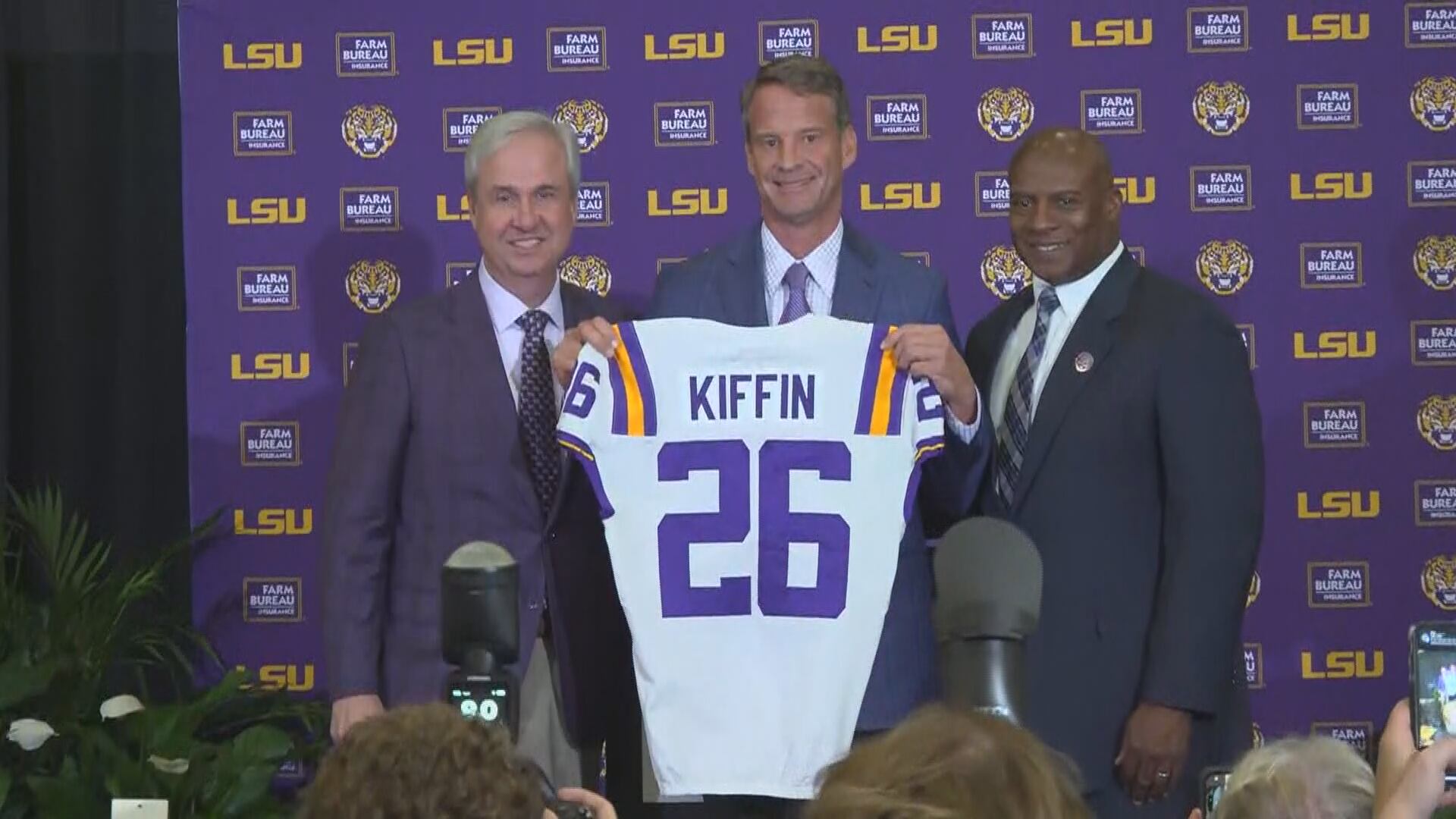 ‘He expects championships’: Students, fans react as Lane Kiffin begins ...