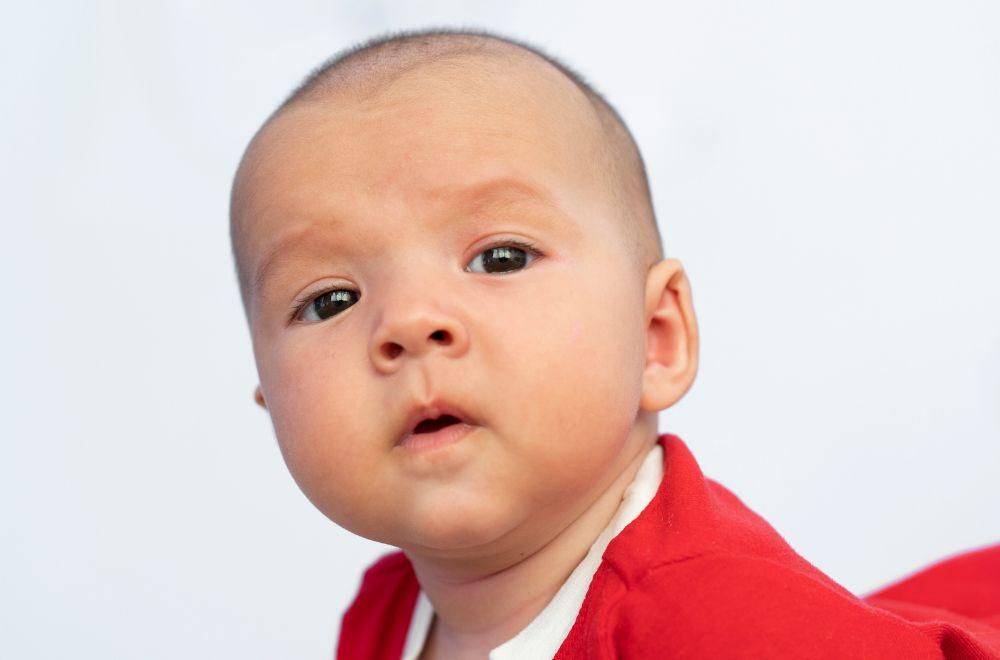 Cara Mengenali Bentuk Kepala Bayi yang Sehat