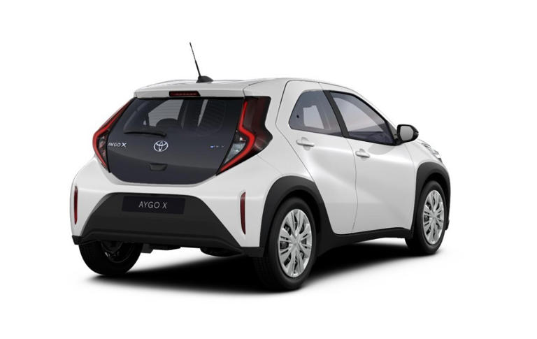 Nuova Toyota Aygo X versione base, cosa offre davvero in termini di ...