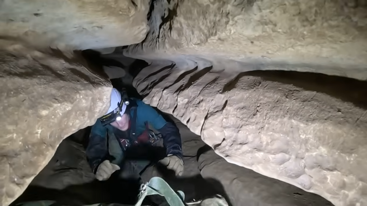 A Pit That Drops for Hundreds of Feet… And the Rope Is Your Only Way Home