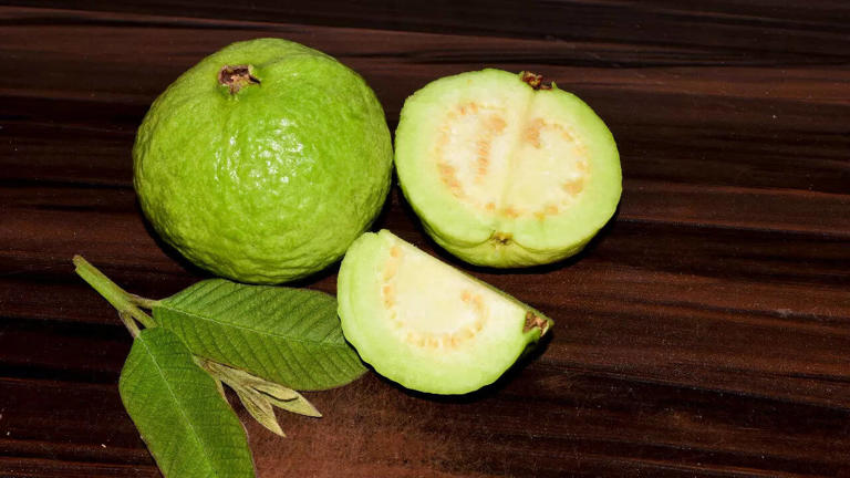From gut health to immunity: How a guava a day can help and the right ...