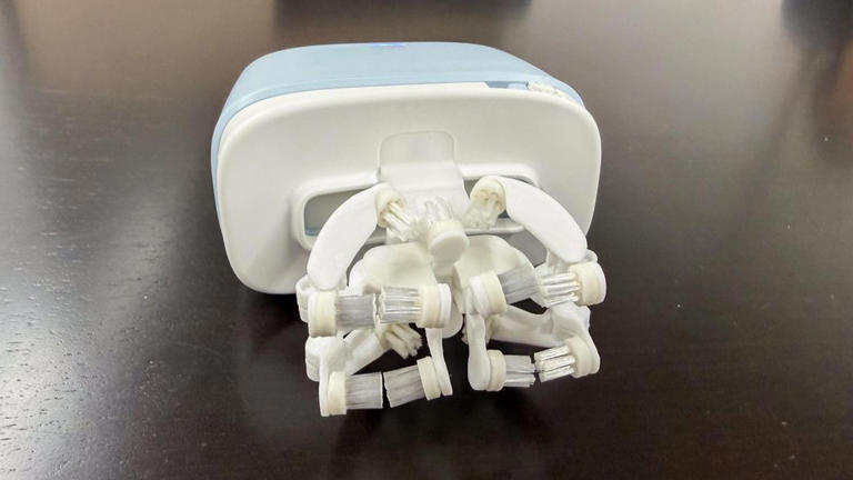 くわえるだけで歯を磨けるロボット歯ブラシ登場