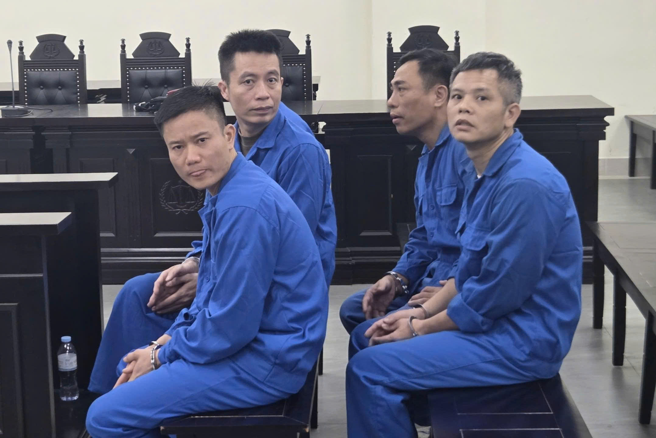 Cựu công an nhận tiền để tha 4 người dùng ma túy ở quán karaoke